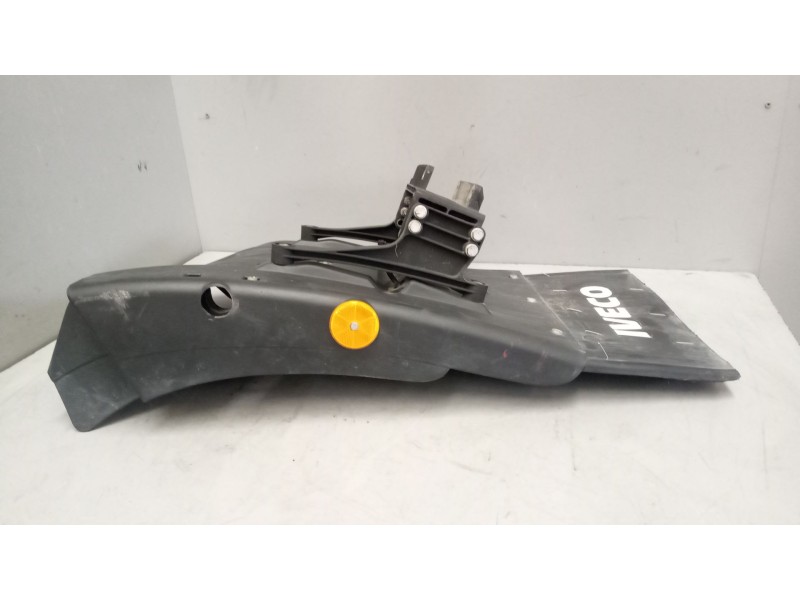 Recambio de guardabarros delantero izquierdo para iveco eurocargo 05.03  5.9 diesel referencia OEM IAM 504298600  