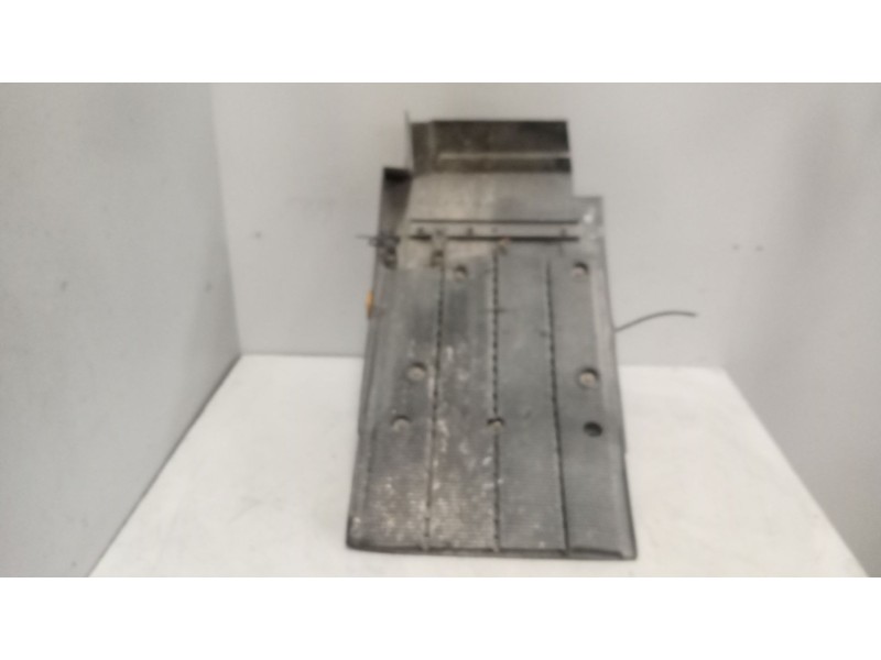 Recambio de guardabarros delantero derecho para iveco eurocargo 05.03  5.9 diesel referencia OEM IAM 504298595  