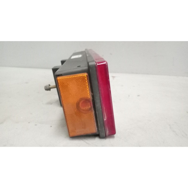 Recambio de piloto trasero izquierdo para renault hr xxx.18/26 premium 01 referencia OEM IAM   piloto universal camion