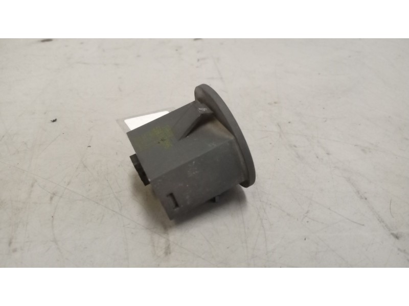 Recambio de mando luces para iveco eurocargo 05.03  5.9 diesel referencia OEM IAM 504317395  