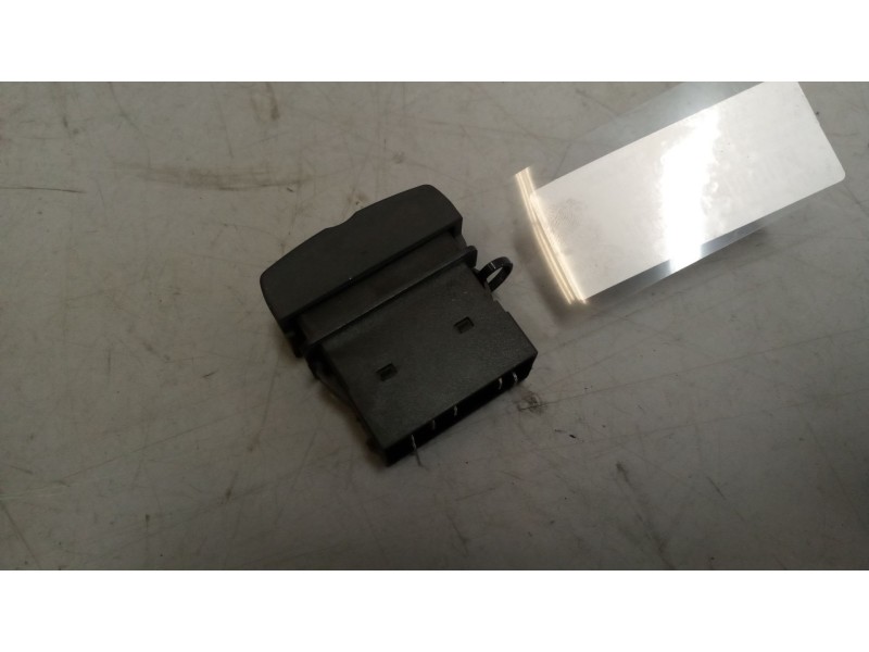 Recambio de interruptor para iveco eurocargo 05.03  5.9 diesel referencia OEM IAM 504316538  