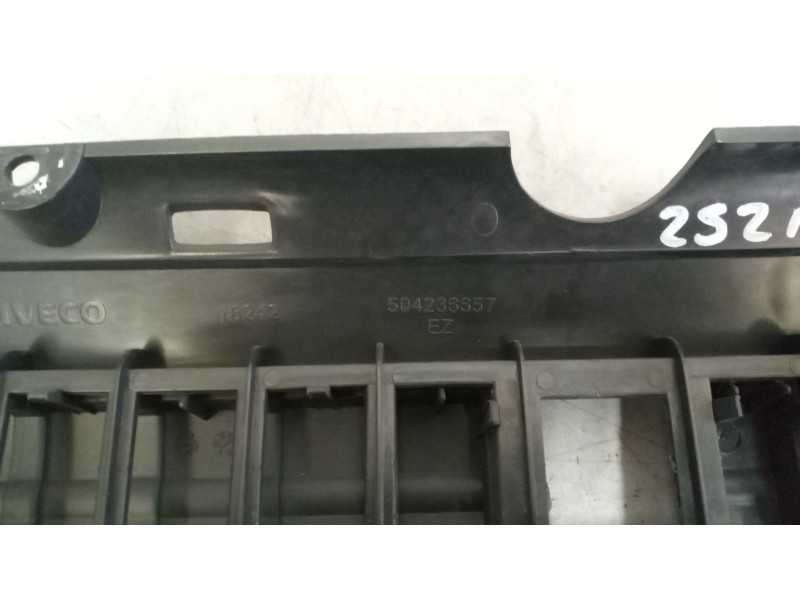 Recambio de guarnecidos cuadro de instrumentos para iveco eurocargo 05.03  5.9 diesel referencia OEM IAM 504236657  