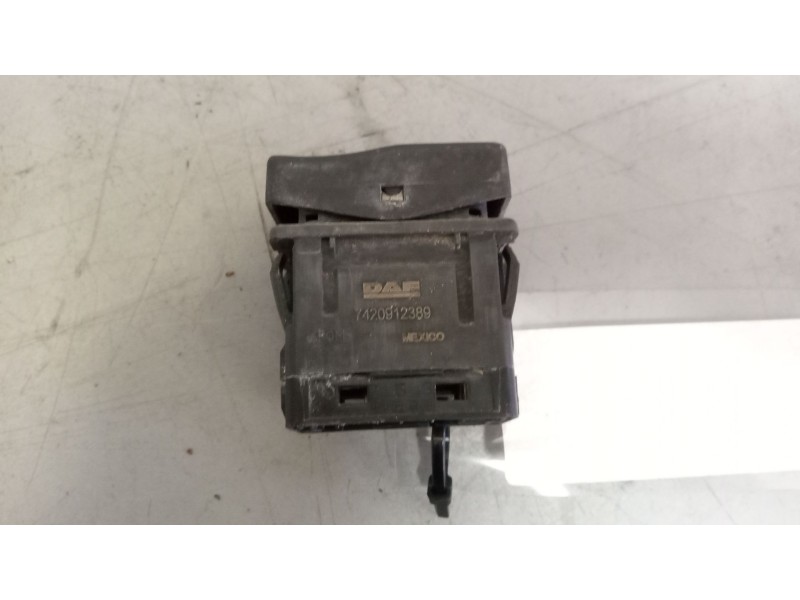 Recambio de mando elevalunas delantero izquierdo para daf serie lf45.xxx desde 06 referencia OEM IAM 7420912389  