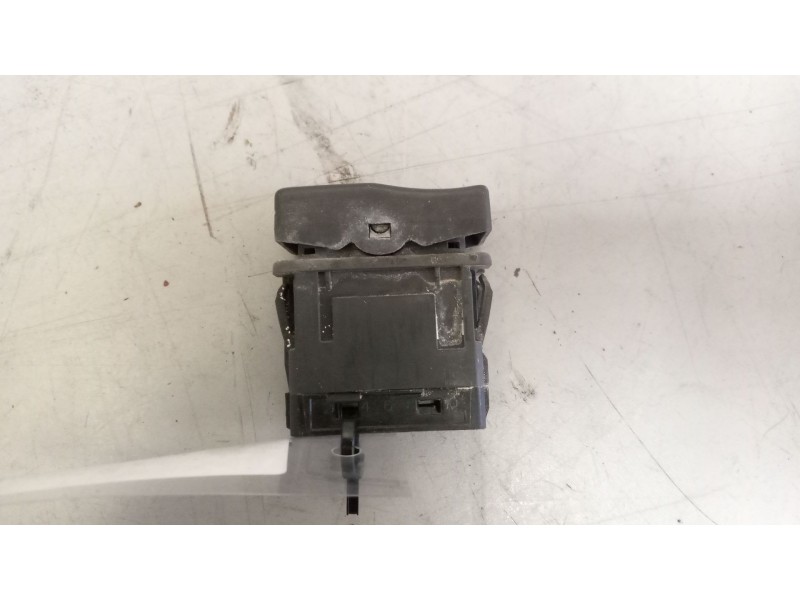 Recambio de mando elevalunas delantero izquierdo para daf serie lf45.xxx desde 06 referencia OEM IAM 7420912389  