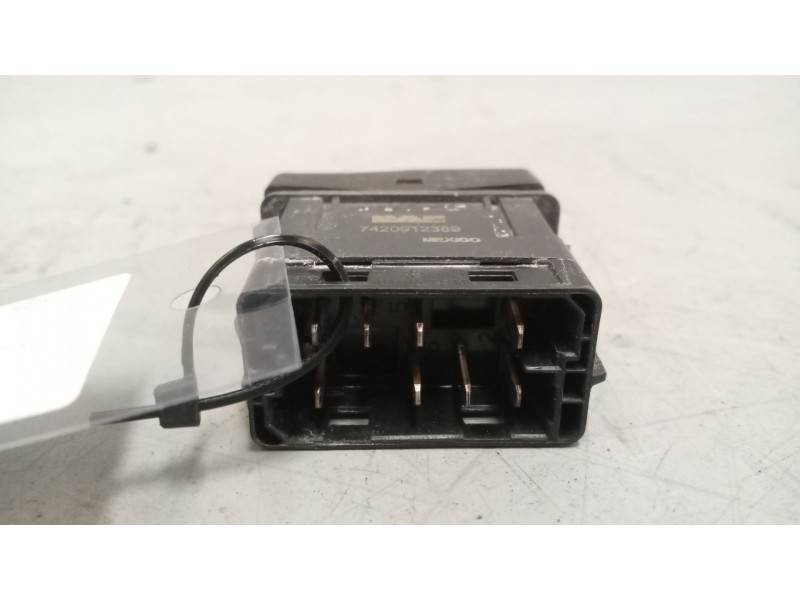 Recambio de mando elevalunas delantero izquierdo para daf serie lf45.xxx desde 06 referencia OEM IAM 7420912389  