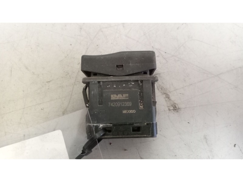 Recambio de mando elevalunas delantero izquierdo para daf serie lf45.xxx desde 06 referencia OEM IAM 7420912389  