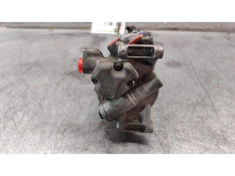 Recambio de compresor aire acondicionado para toyota auris active referencia OEM IAM 472602333  