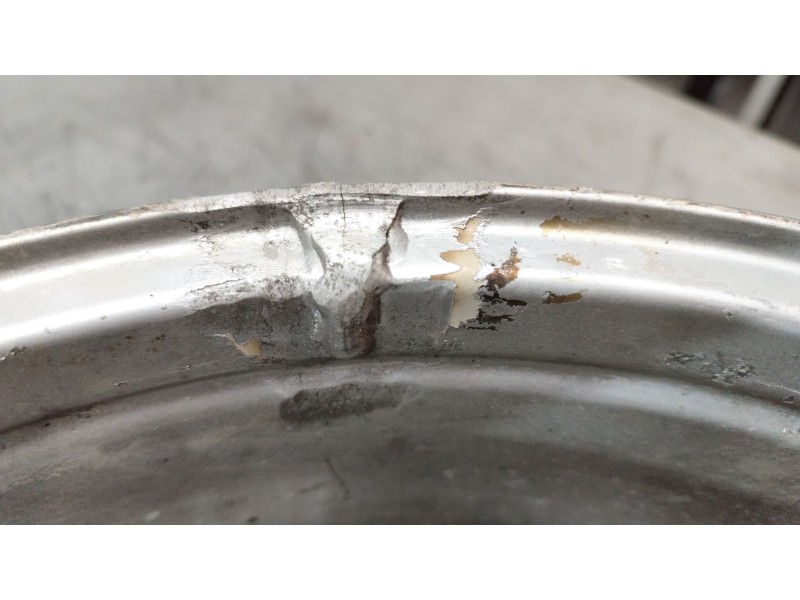 Recambio de llanta para bmw 5 (f10) 520 d referencia OEM IAM 6790173 5 TORNILLOS 8JX18EH2 IS30