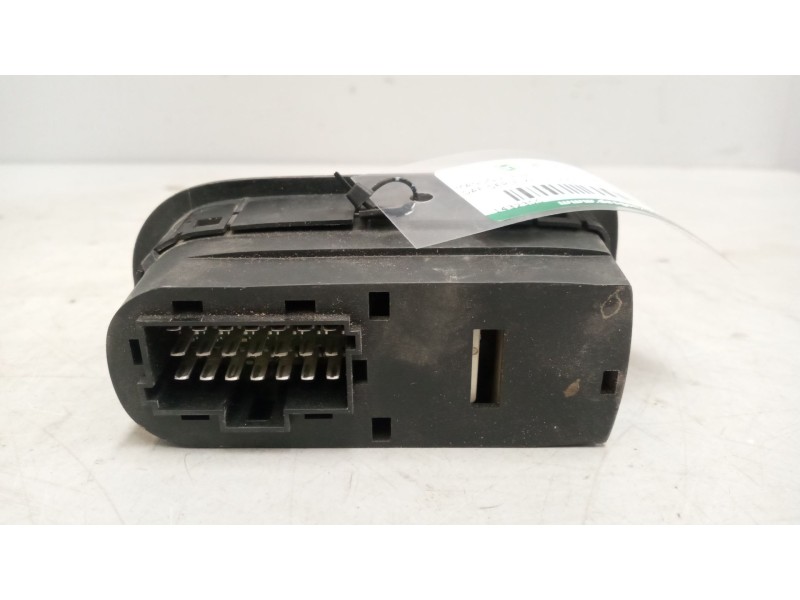 Recambio de mando elevalunas delantero izquierdo para daf serie xf105.xxx 12.9 diesel referencia OEM IAM 1811131  