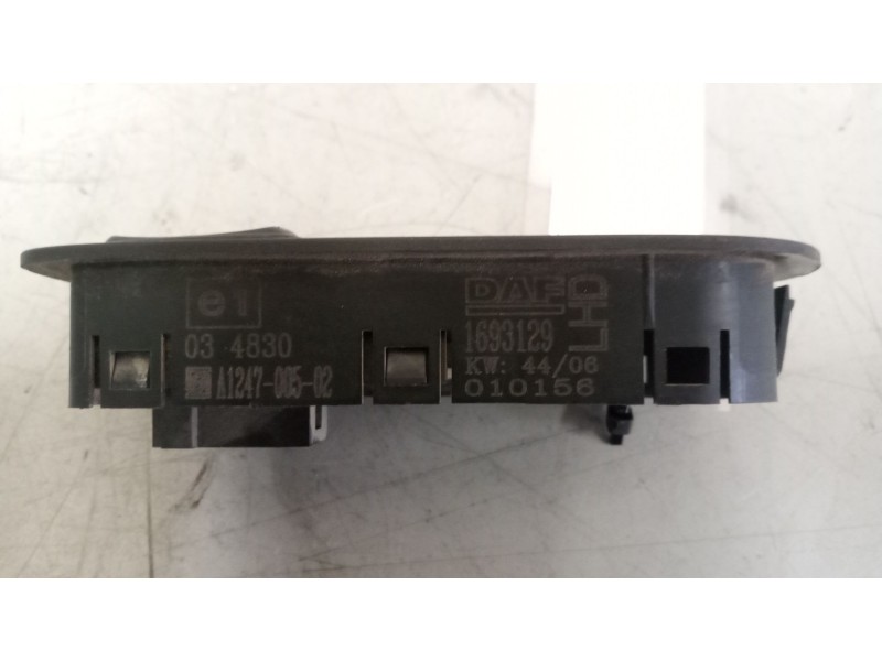 Recambio de mando elevalunas delantero derecho para daf serie xf105.xxx 12.9 diesel referencia OEM IAM 1693129  
