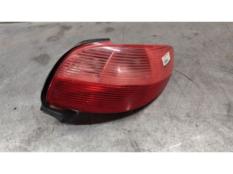 Recambio de piloto trasero derecho para peugeot 206 cc (2d) 2.0 s16 referencia OEM IAM 2531D  