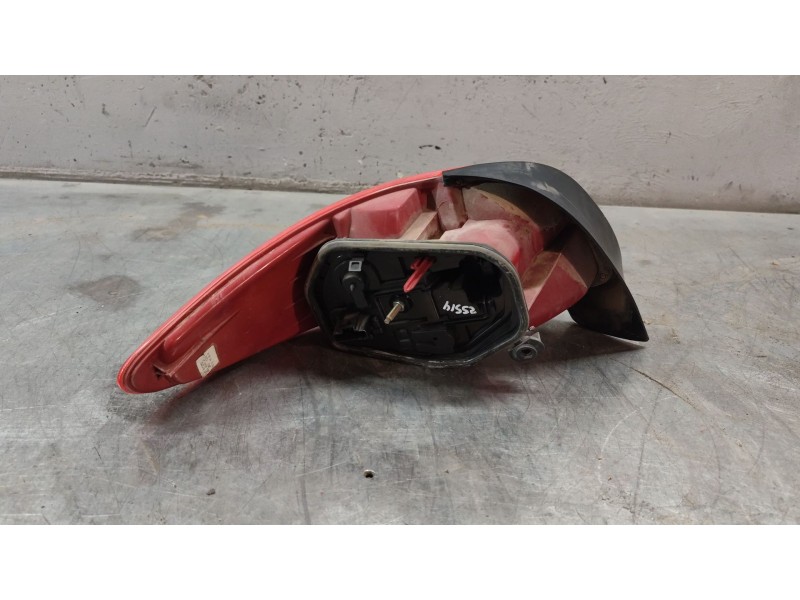 Recambio de piloto trasero derecho para peugeot 206 cc (2d) 2.0 s16 referencia OEM IAM 2531D  