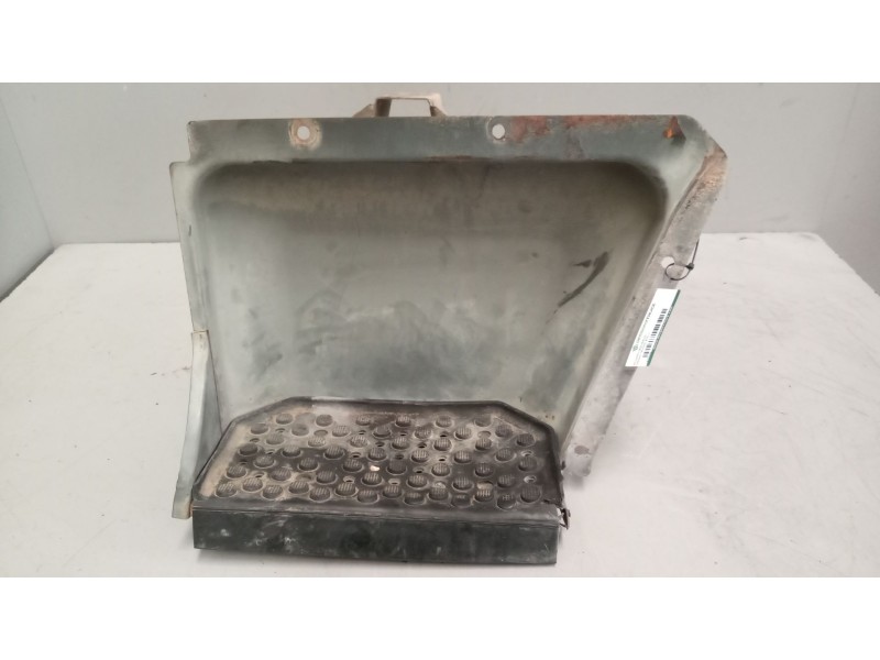 Recambio de peldaño izquierdo para nissan trucks eco-t eco-t 135 referencia OEM IAM   