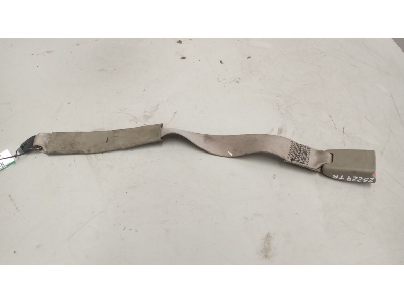 Recambio de enganche cinturon trasero izquierdo para renault maxity referencia OEM IAM 7485115819  