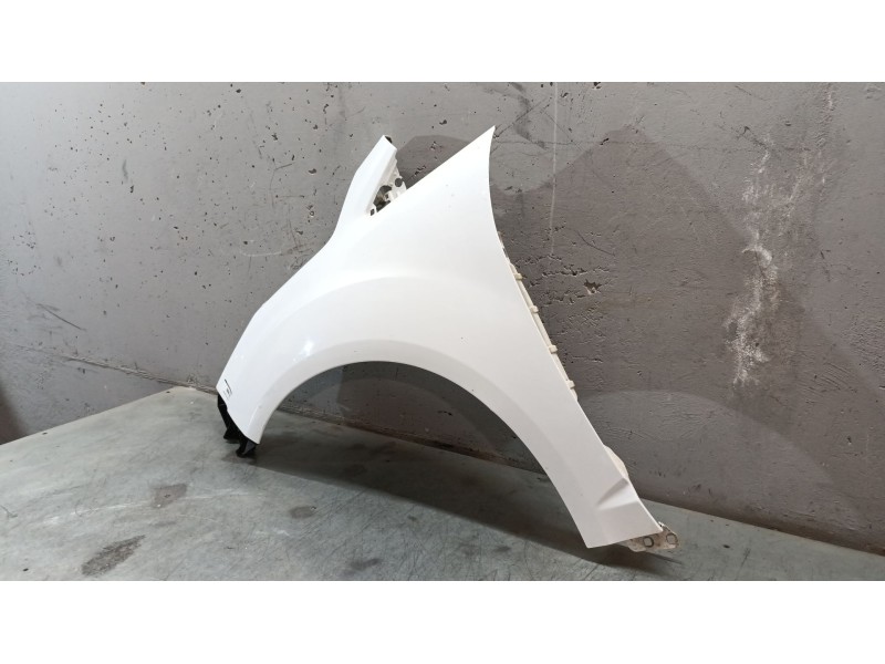 Recambio de aleta delantera izquierda para ford c-max 1.6 tdci cat referencia OEM IAM   