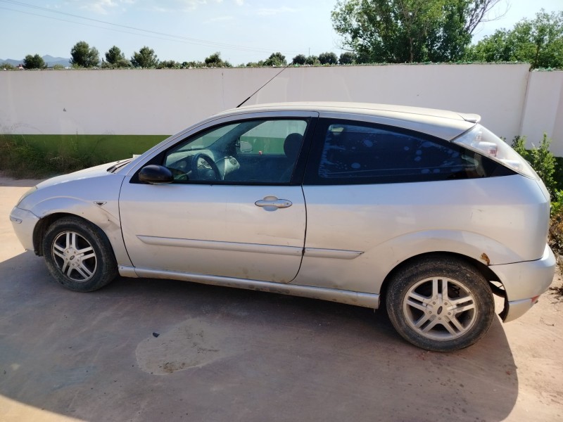 ford focus berlina (cak) del año 2000