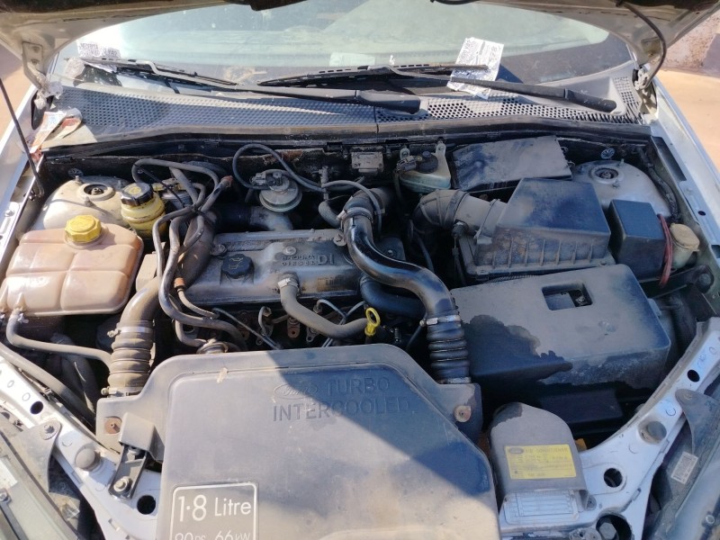 ford focus berlina (cak) del año 2000