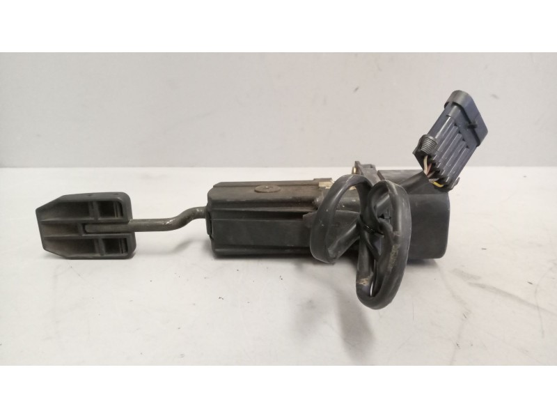 Recambio de pedal acelerador para iveco eurocargo referencia OEM IAM 41016771  