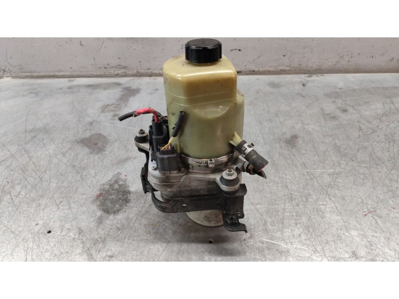 Recambio de bomba servodireccion para ford focus berlina (cap) ghia referencia OEM IAM C6S4B  