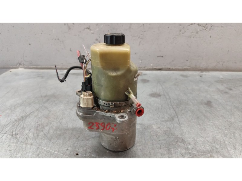 Recambio de bomba servodireccion para ford focus berlina (cap) 1.6 tdci cat referencia OEM IAM 4M513K514CA  