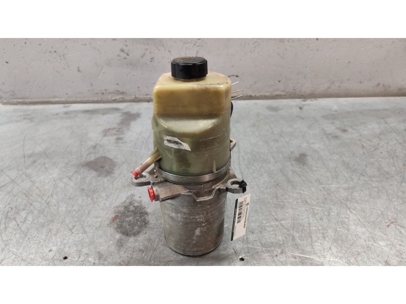 Recambio de bomba servodireccion para ford focus berlina (cap) 1.6 tdci cat referencia OEM IAM 4M513K514CA  