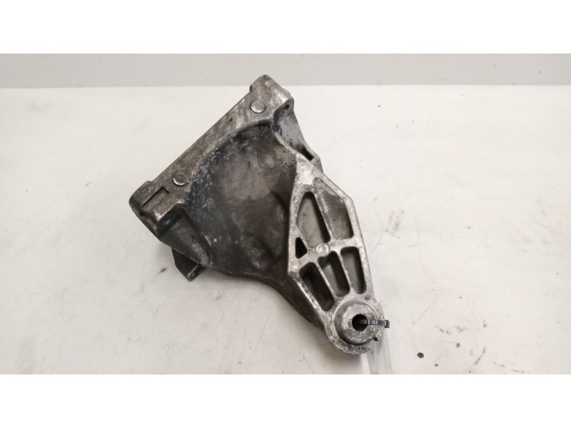 Recambio de soporte motor para riocar march 07 referencia OEM IAM A6512231704  