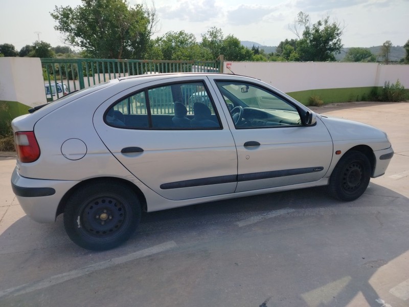 renault megane i fase 2 berlina (ba0) del año 2001
