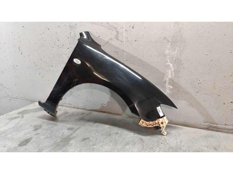 Recambio de aleta delantera derecha para mazda 3 berlina (bk) 1.6 crdt active referencia OEM IAM   