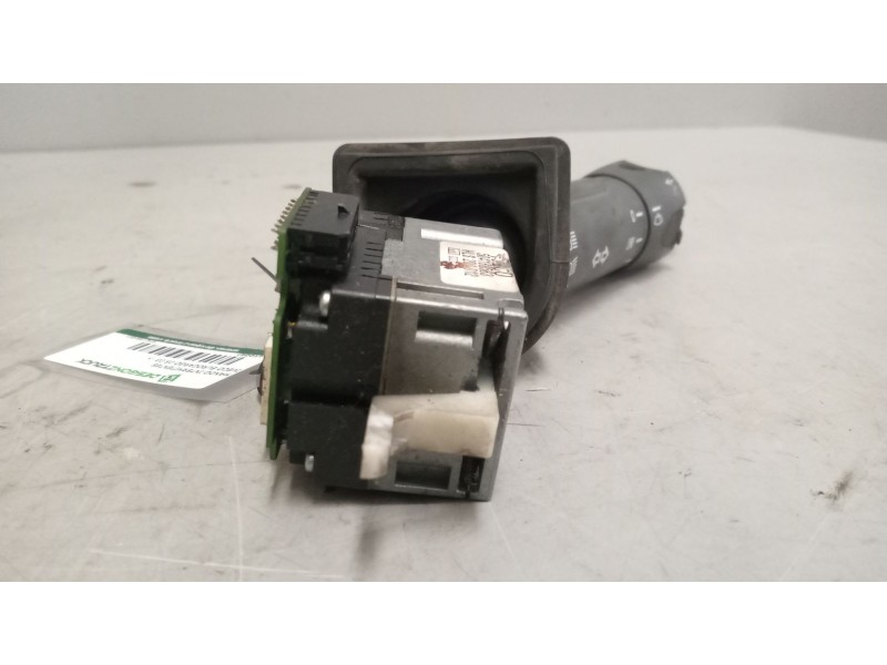 Recambio de mando intermitentes para iveco eurocargo 05.03  fg 75 e larga distancia referencia OEM IAM 504188583  