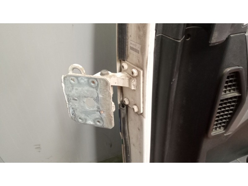 Recambio de puerta delantera derecha para man tgs referencia OEM IAM 81626004132  