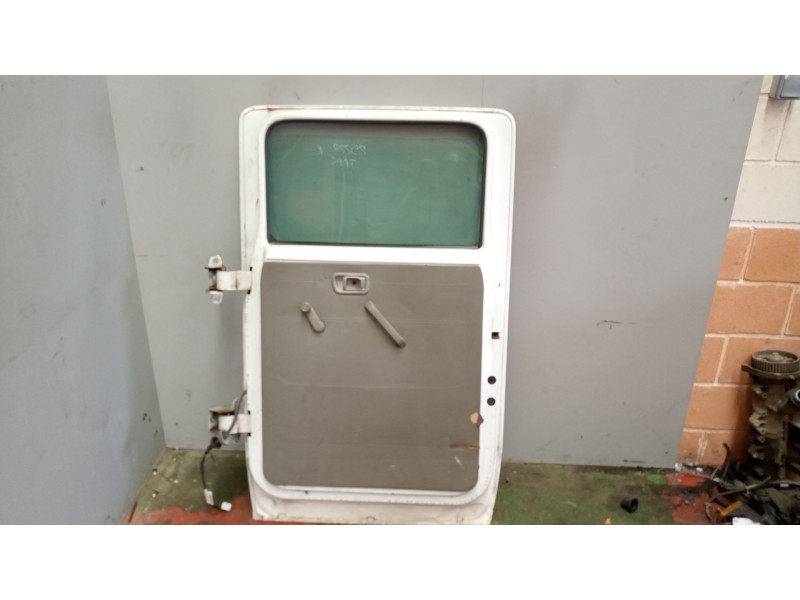 Recambio de puerta trasera derecha para renault maxity referencia OEM IAM 5001868705  