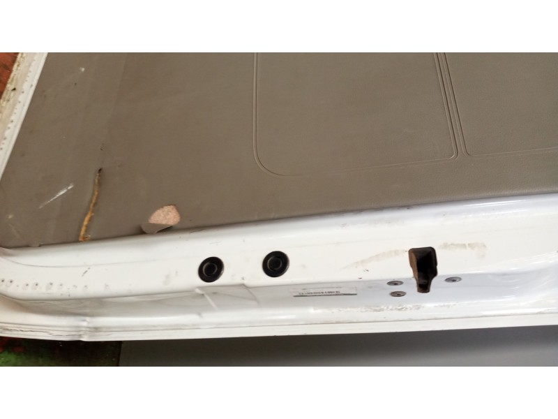 Recambio de puerta trasera derecha para renault maxity referencia OEM IAM 5001868705  