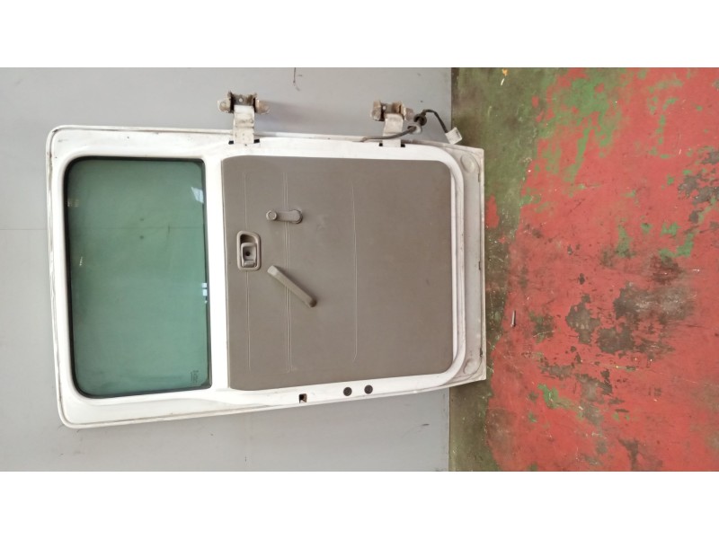 Recambio de puerta trasera izquierda para renault maxity referencia OEM IAM 5001868706  