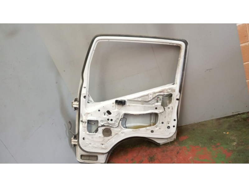 Recambio de puerta delantera derecha para renault maxity referencia OEM IAM 7485132448  