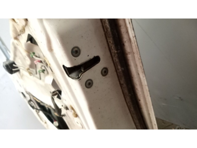 Recambio de puerta delantera derecha para renault maxity referencia OEM IAM 7485132448  