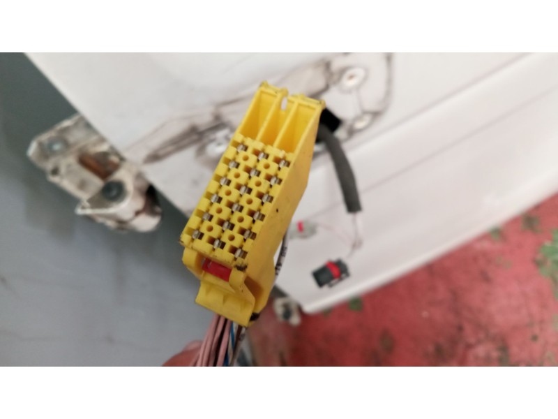 Recambio de puerta delantera izquierda para man tgx 18.xxx fg / 4x2 bl xl referencia OEM IAM 81626004129  