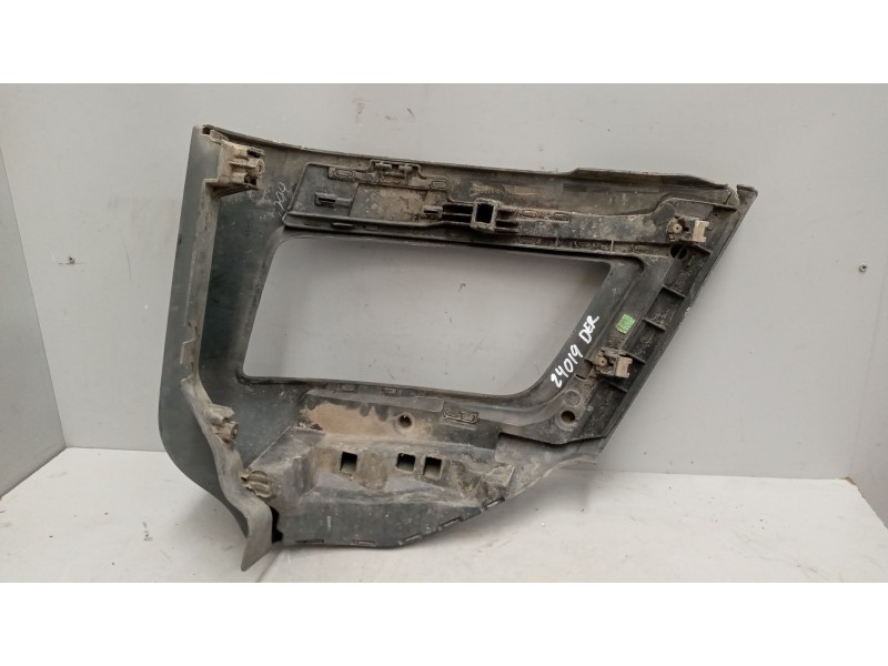 Recambio de moldura para man tgs referencia OEM IAM 81416106798  CUBRE FARO DERECHO