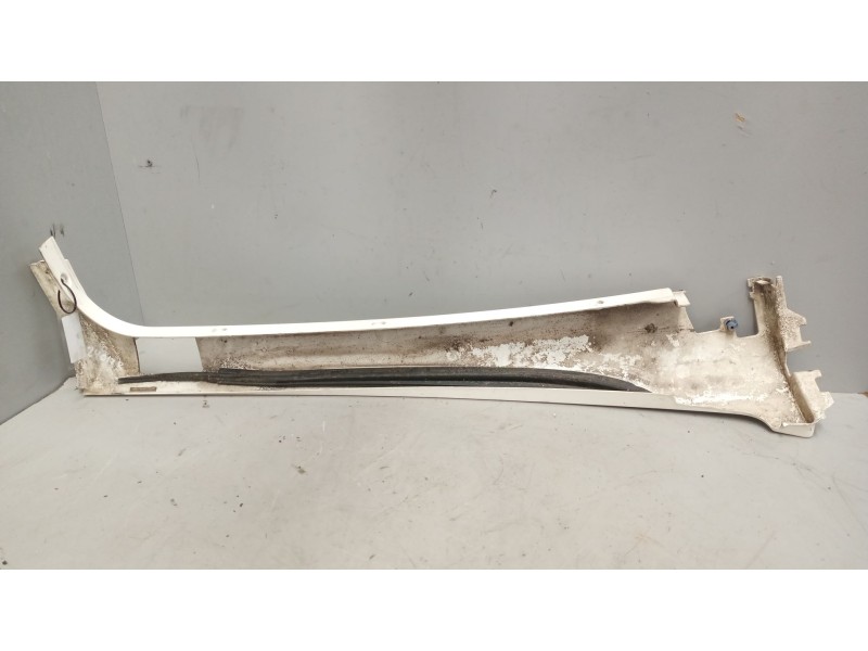 Recambio de moldura luna delantera para man tgs referencia OEM IAM 81624100194  DERECHA