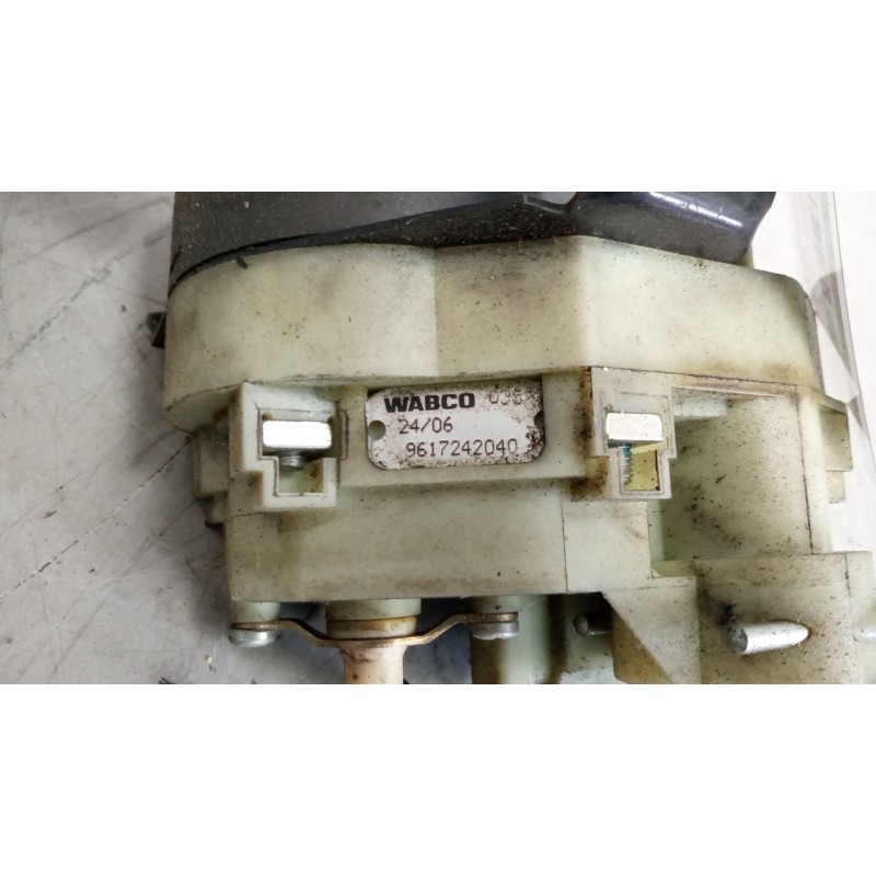 Recambio de palanca freno de mano para volvo fh 12 2002  12.1 diesel (d12d460) referencia OEM IAM 20367533  9617242040