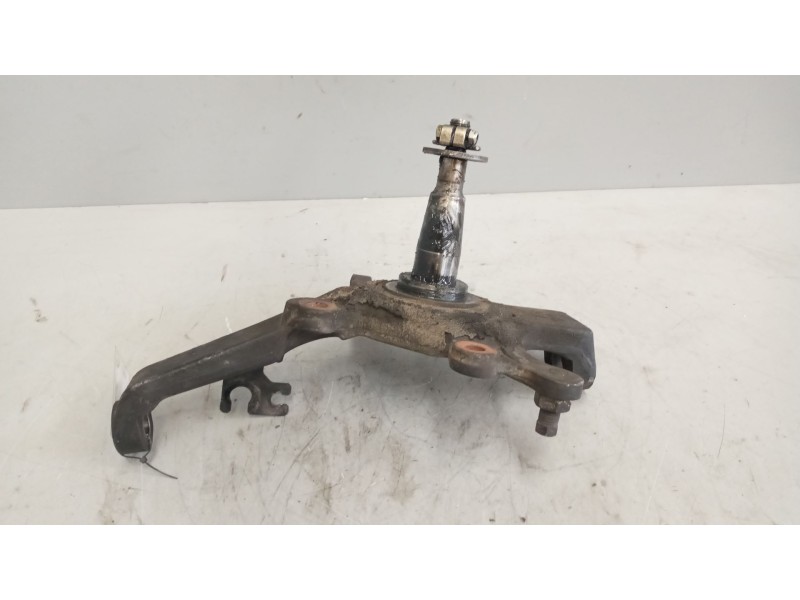 Recambio de mangueta delantera izquierda para nissan cabstar 01.04 referencia OEM IAM   