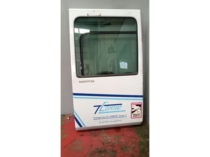 Recambio de puerta delantera derecha para renault magnum ab diesel referencia OEM IAM 7482049731  