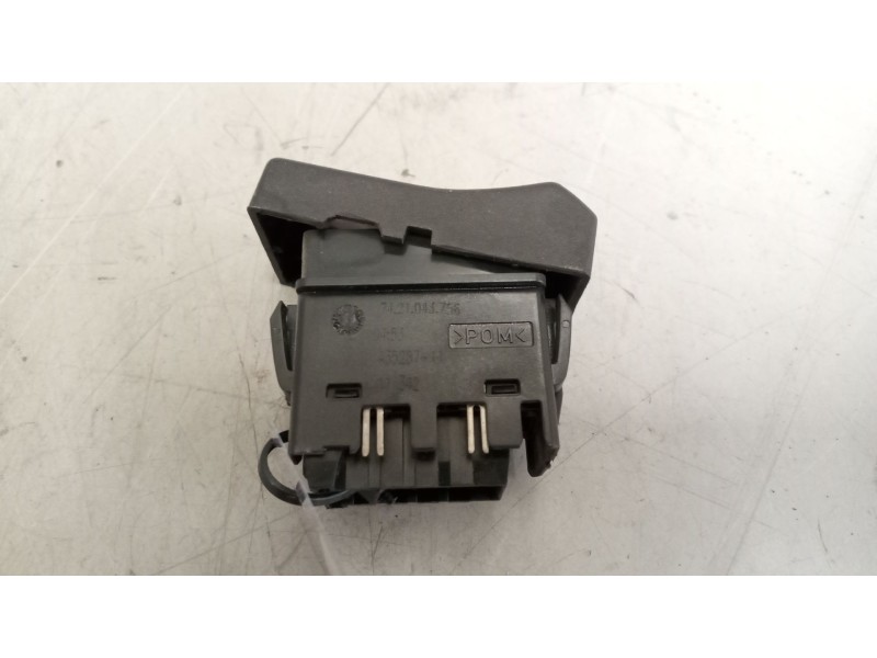 Recambio de interruptor para renault magnum ab diesel referencia OEM IAM 7421043756  