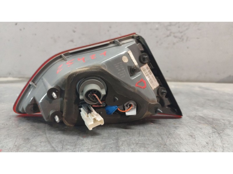 Recambio de piloto trasero derecho interior para hyundai i30 (gd) 1.6 crdi referencia OEM IAM 92404a50  