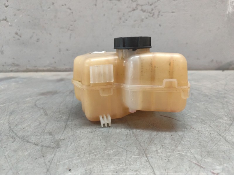 Recambio de deposito expansion para ford ecosport 1.0 ecoboost referencia OEM IAM 8v218k218  