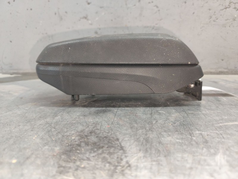 Recambio de apoyabrazos central para hyundai i30 (gd) 1.6 crdi referencia OEM IAM   