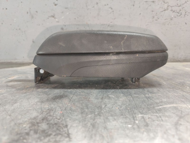 Recambio de apoyabrazos central para hyundai i30 (gd) 1.6 crdi referencia OEM IAM   