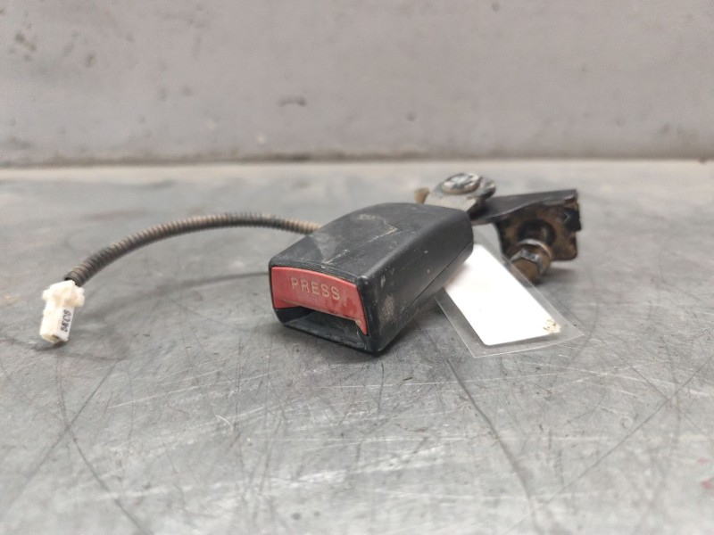 Recambio de enganche de cinturon trasero derecho para hyundai i30 (gd) 1.6 crdi referencia OEM IAM   