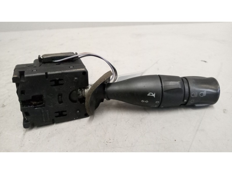 Recambio de mando intermitentes para renault magnum ab diesel referencia OEM IAM 5010589561  