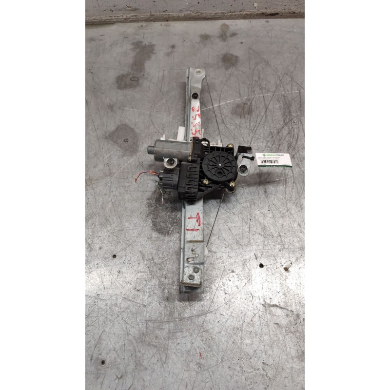 Recambio de elevalunas trasero izquierdo para ford mondeo iii turnier (bwy) 2.0 tdci referencia OEM IAM 0130821773  