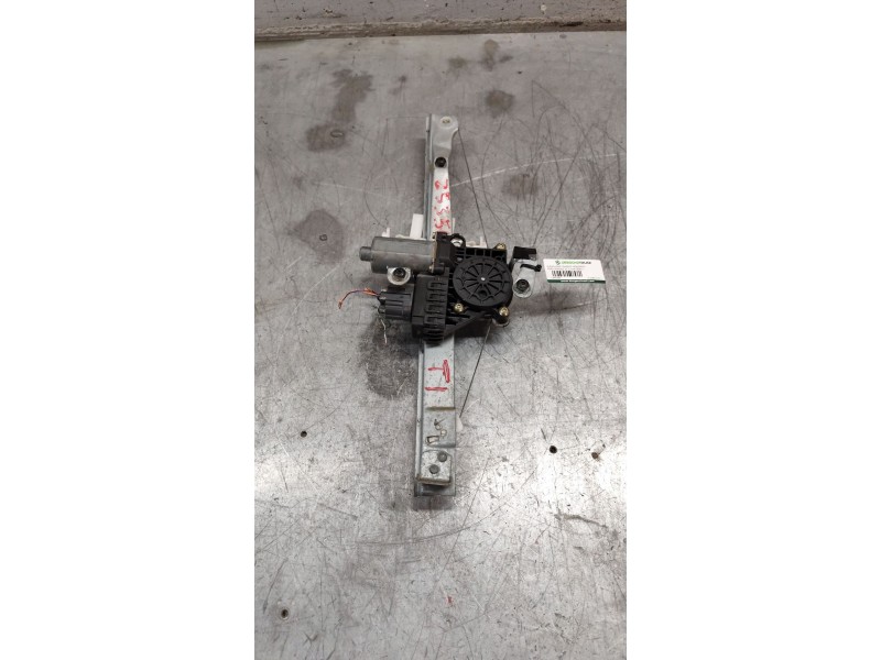 Recambio de elevalunas trasero izquierdo para ford mondeo iii turnier (bwy) 2.0 tdci referencia OEM IAM 0130821773  